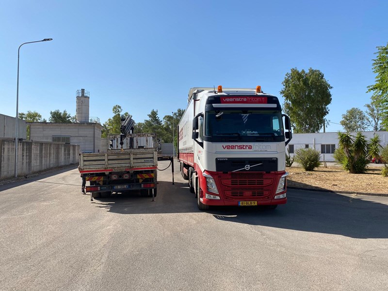 Vrachtwagen Veenstra|Fritom aangekomen op losadres Italië